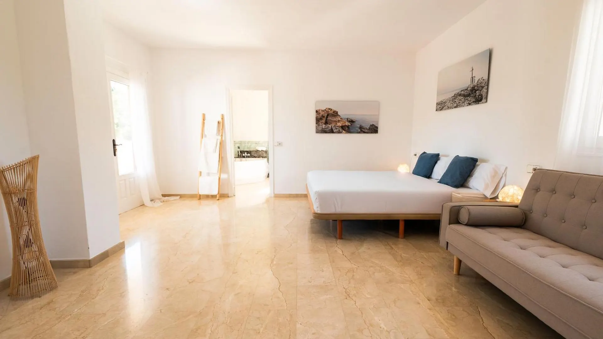 Cala Jondal 